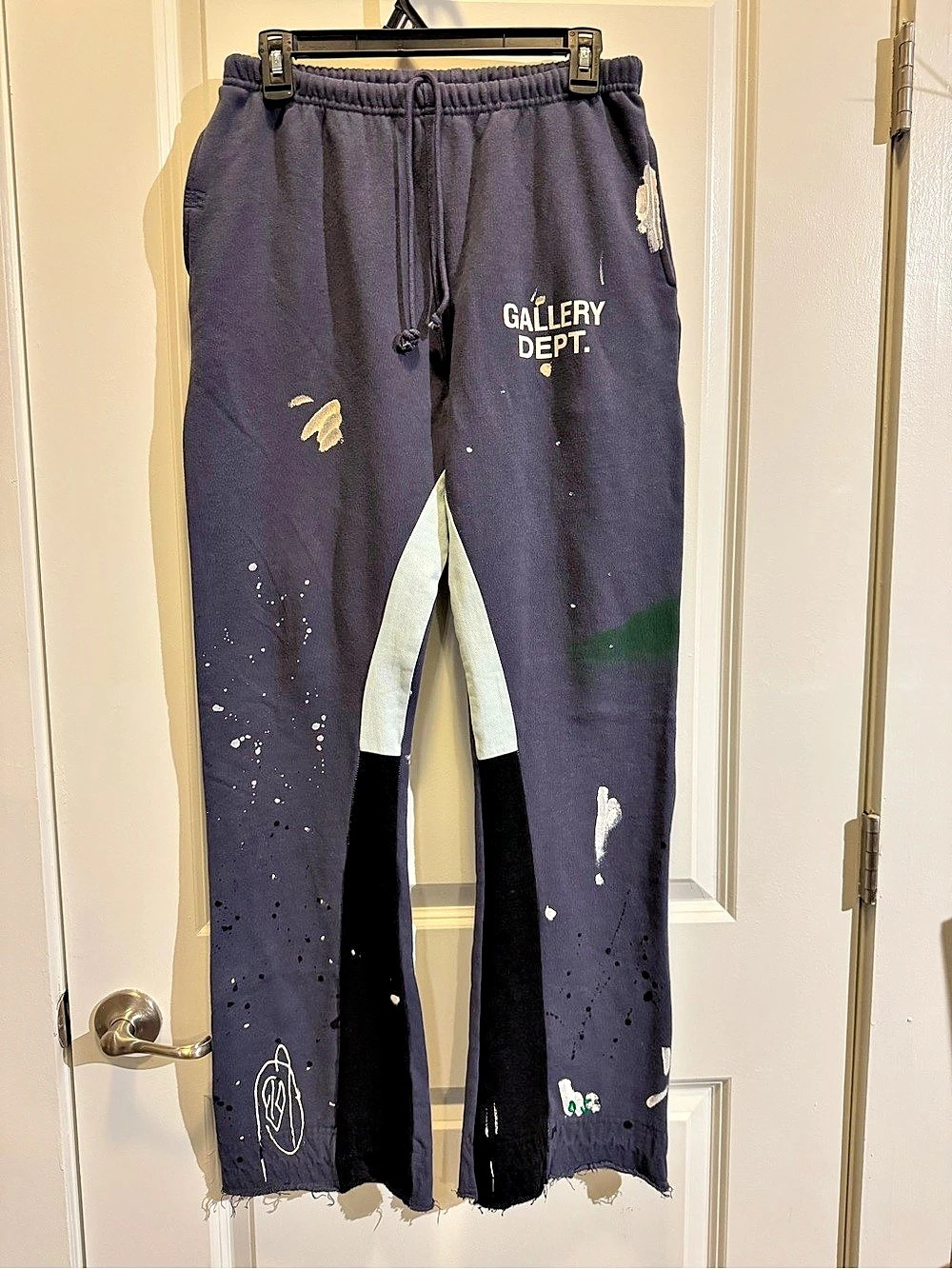 Gallery Dept. Painted Flare Sweatpant. Blue Size Medium